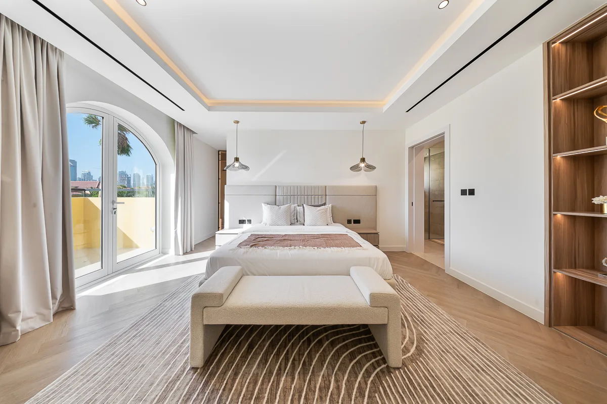Master suite with walk-in closet at Villa Sfiora