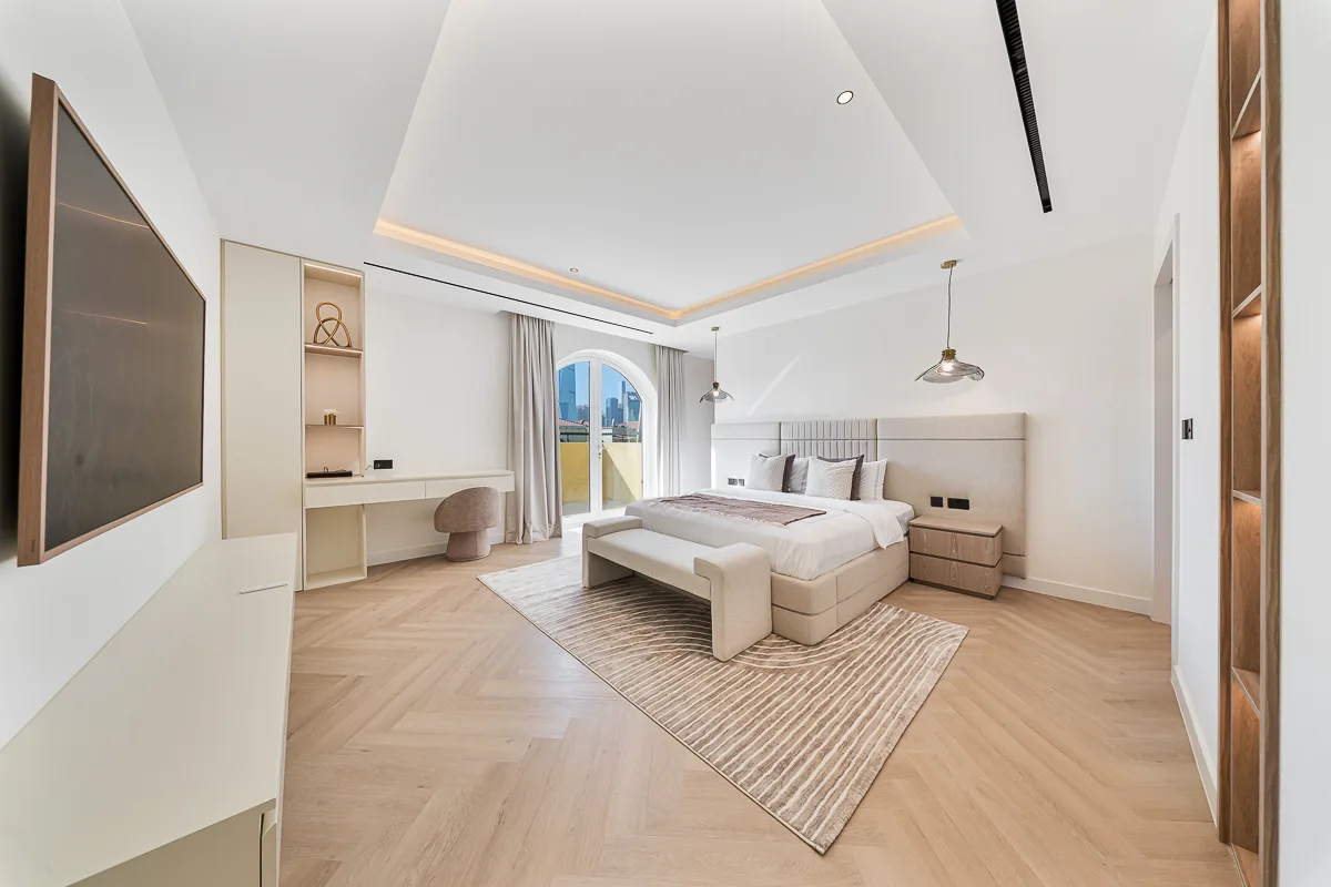 Master suite with walk-in closet at Villa Sfiora